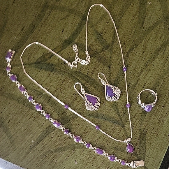 Nicely Matched Set - Picture 1 of 12